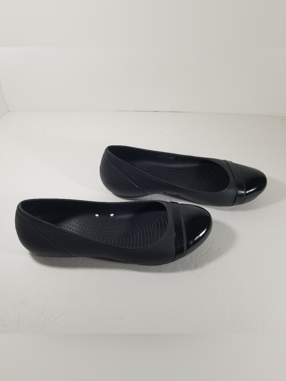 Crocs Cap Toe Ballet Flats Women's 9 Glossy Toe Black Slip On Shoes